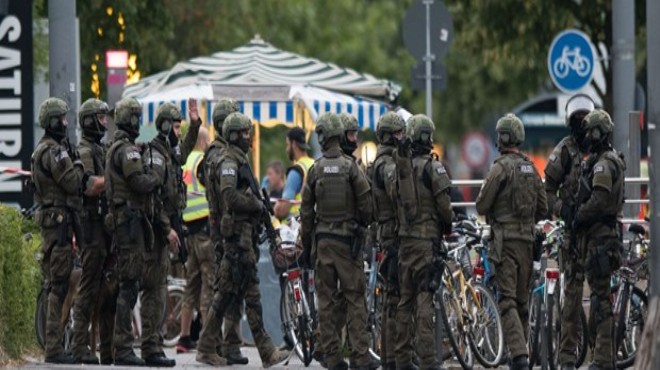 Almanya Münih’te AVM de ateş açıldı: 9 ölü
