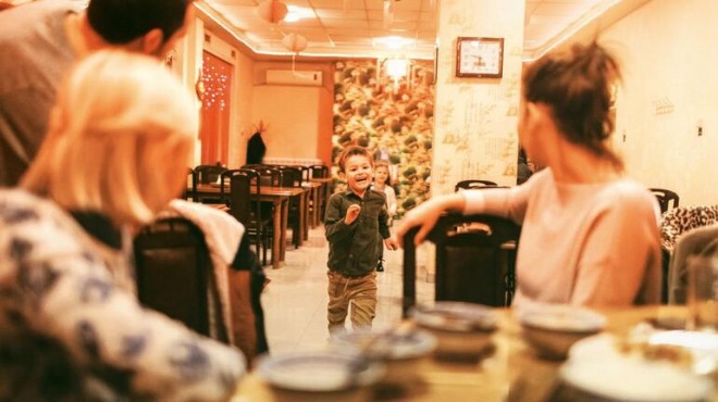 Çocuksuz restoran  tartışması: Uzmanlar ne diyor?