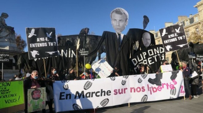 Fransa’da polis şiddeti protesto edildi