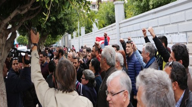  Okulda İzmir Marşı  yasağı iddiasına protesto