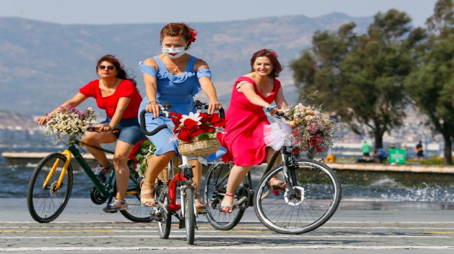  Süslü Kadınlar dan bisiklet turu