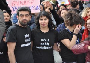 İzmir’de hemşirelerden vuvuzelalı eylem! 