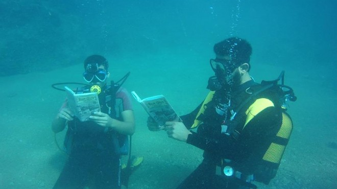 10 metre derinlikte kitap okudular