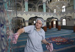 Belediyeden Bornova daki camilere Ramazan temizliği 