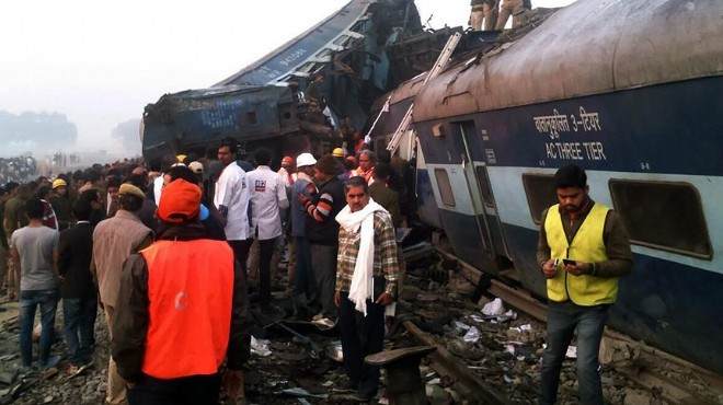 14 vagonlu tren raydan çıktı: 90 ölü, 15 yaralı!