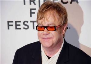 Elton John evleniyor