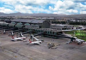 Adnan Menderes Havalimanı nda bomba paniği 