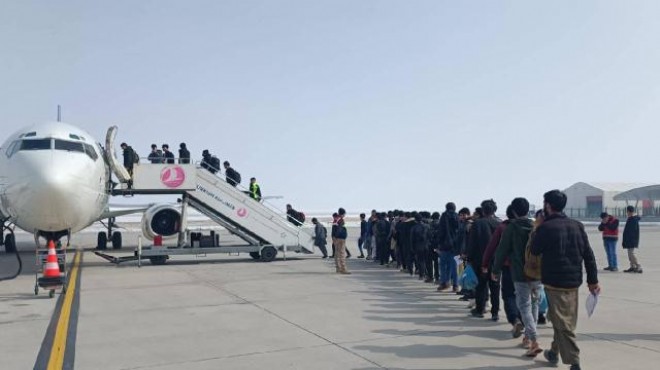 2 bin 18 düzensiz göçmen sınır dışı edildi