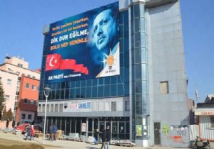 AK Parti pankartına yargı freni, CHP’den ‘bebişim’ yorumu 