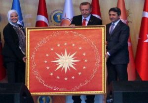 Erdoğan a hediye edilen tablo Denizli’den