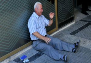 Dünyayı ağlatan Yunan emekliye ‘uzaklardan’ yardım eli 