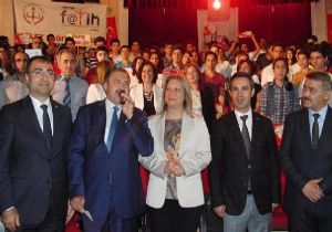 Bakan Eroğlu’ndan İzmirli öğrencilere 200 tablet 