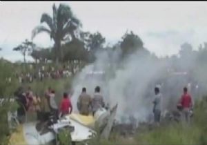 Helikopter ormana çakıldı: 15 ölü 