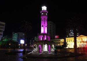 İzmir Saat Kulesi pembe ışıklar saçtı çünkü… 