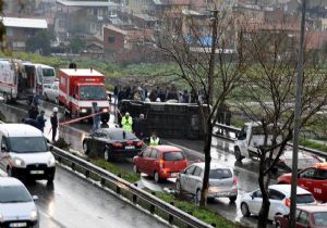 İzmir de feci kaza: Minibüs devrildi