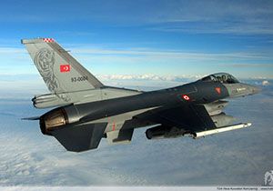 Sınırda Türk F-16 larına Suriye tacizi