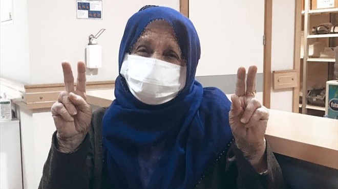 79 yaşında virüsü yendi! Alkışlarla taburcu edildi