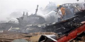 Yolcu uçağı düştü ve binaya çarptı: 153 ölü!
