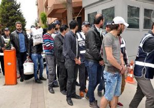 İzmir’de insan tacirleri operasyonunda 13 tutuklama 