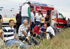 İzmir’de belediye aracıyla jandarma aracı çarpıştı: 12 yaralı 