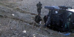 Askeri araç devrildi: 2 asker şehit