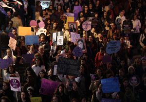 İzmir kadına şiddete karşı tek ses