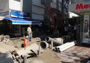 İzmir’de doğalgaz paniği: Kepçe boruyu deldi… 