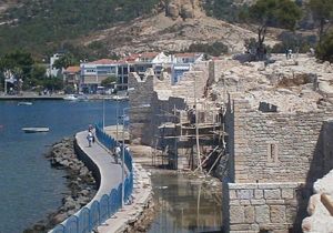 Foça surları Osmanlı kulesiyle tamamlanıyor