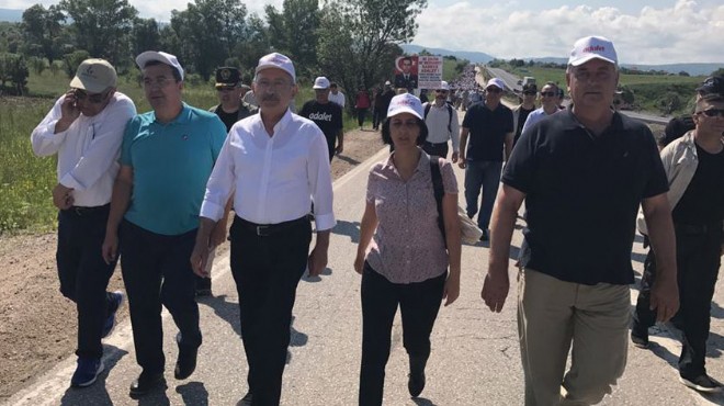 CHP İzmir in yürüyüşü bitti: Kılıçdaroğluna katılacaklar