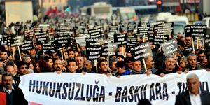 İzmir de  Adalet ve Özgürlük  için yürüdüler