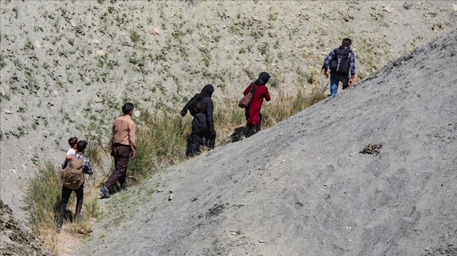 Afganistan dan her hafta 20 ila 30 bin kişi kaçıyor
