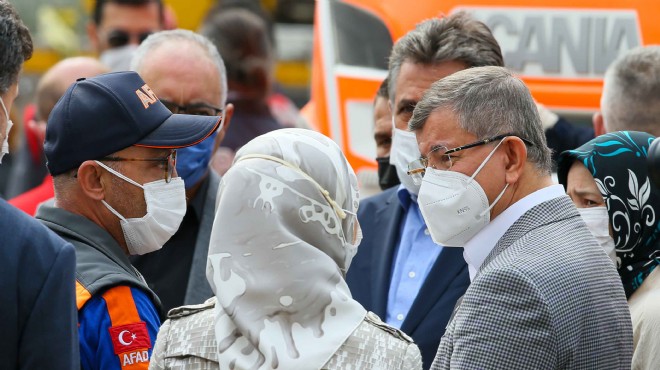 Ahmet Davutoğlu, enkaz bölgesine ziyarette bulundu
