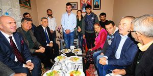 Kocaoğlu yılbaşını 9 çocuklu aileyle kutladı