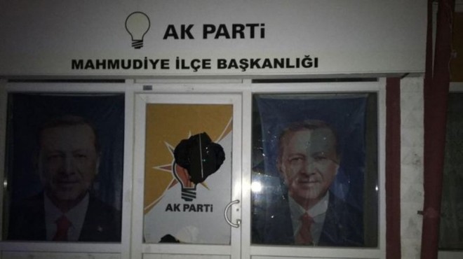 AK Parti İlçe Başkanlığı binasına taşlı saldırı!