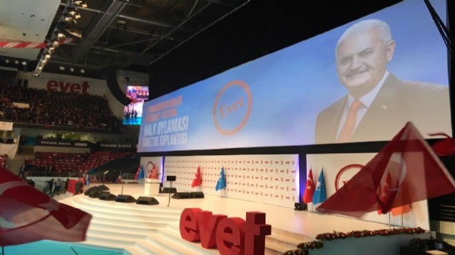AK Parti İzmir’den Ankara çıkarması: Büyük buluşmaya damga vuran pankartlar!