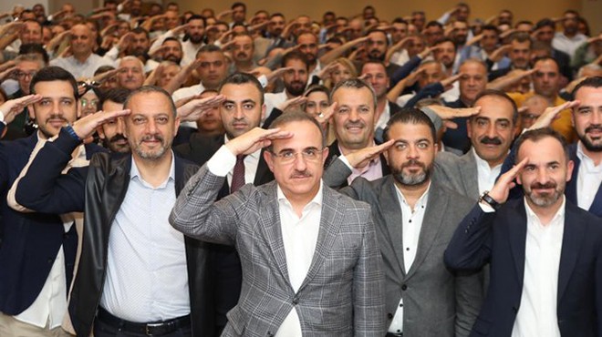 AK Parti İzmir den mehmetçiğe asker selamı