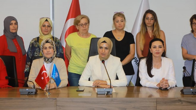 AK Parti İzmir in kadınları aile akademisi için kolları sıvadı