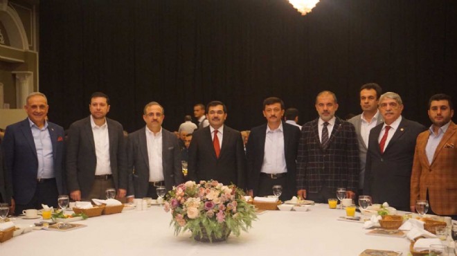 AK Parti İzmir’in yerel yönetimler zirvesinde kim/ne mesaj verdi?