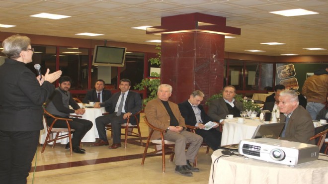 AK Parti Narlıdere’de  sigara  konferansı: Başkan bıraktı!