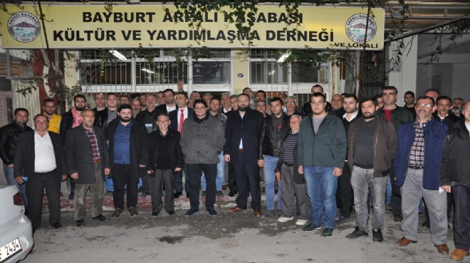 AK Partili Arslan kapı kapı referandumu anlatıyor