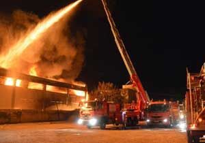İzmir deki mum fabrikasında korkutan yangın!
