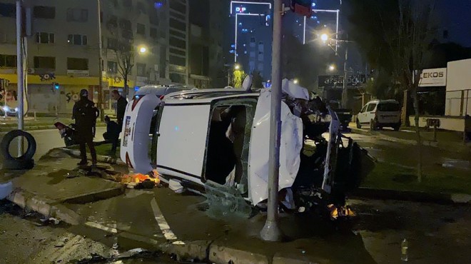 İzmir de alkollü sürücü minibüse çarptı: 3 yaralı