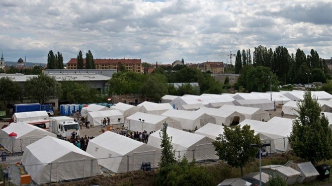 Almanya da karantinayı ihlal eden mülteci kampına!