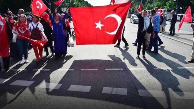 Almanya’daki Türkler’den tasarı protestosu!