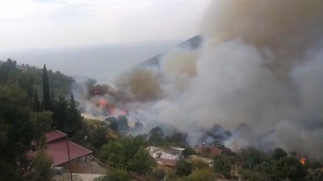 Anamur da yangın: 50 ev tahliye edildi!