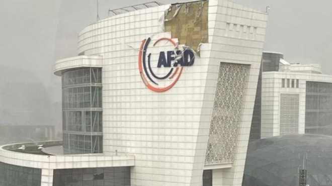 Ankara'daki fırtınada AFAD binası da hasar gördü