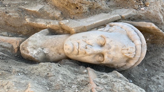 Antik Kentte 2 bin yıllık rahip başı heykeli bulundu