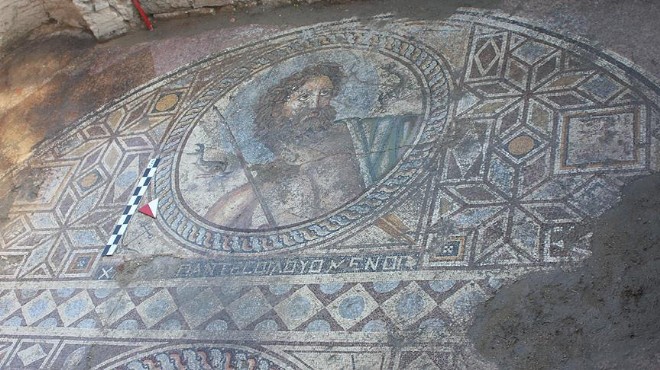 Antik kentte  Poseidon  tasvirli mozaik bulundu