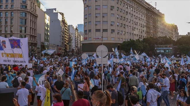 Arjantin de yüz yüze eğitim ertelemesine protesto