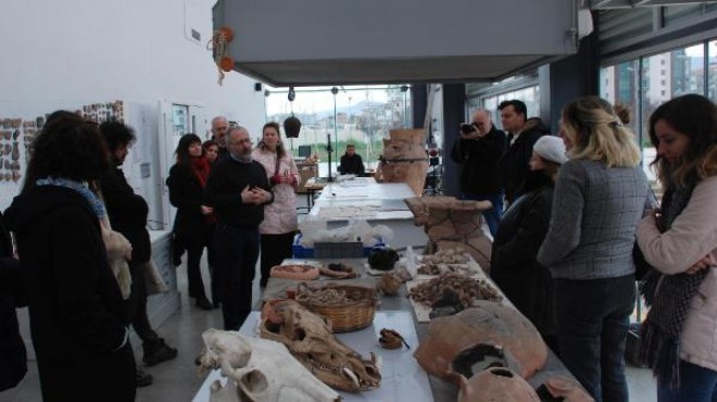 Arkeologlar ve gazeteciler İzmir de buluştu